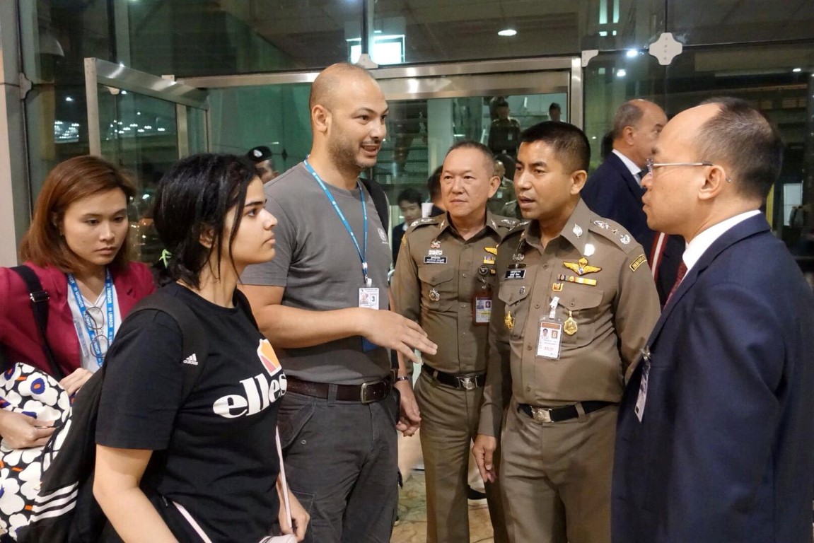 Rahaf Mohammed al-Qunun with Thai immigration authorities at a hotel inside Suvarnabhumi Airport...