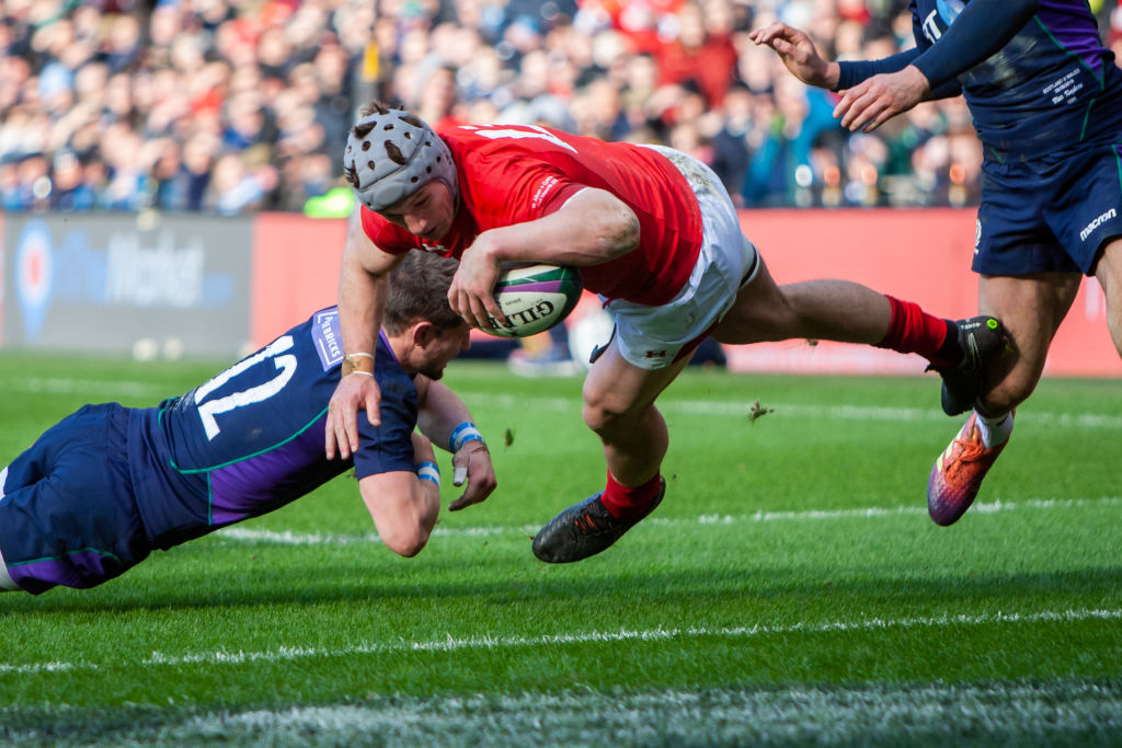 Jonathan Davies dives over to score a try for Wales against Scotland. Photo: Getty Images