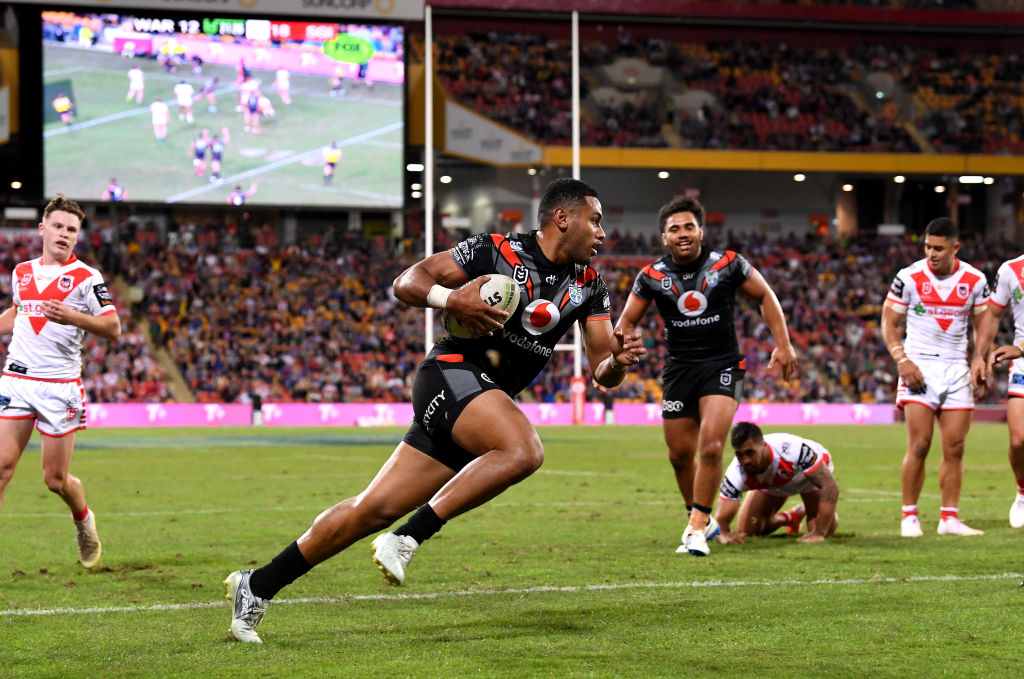 David Fusitu'a runs in to score for the Warriors against the Dragons. Photo: Getty