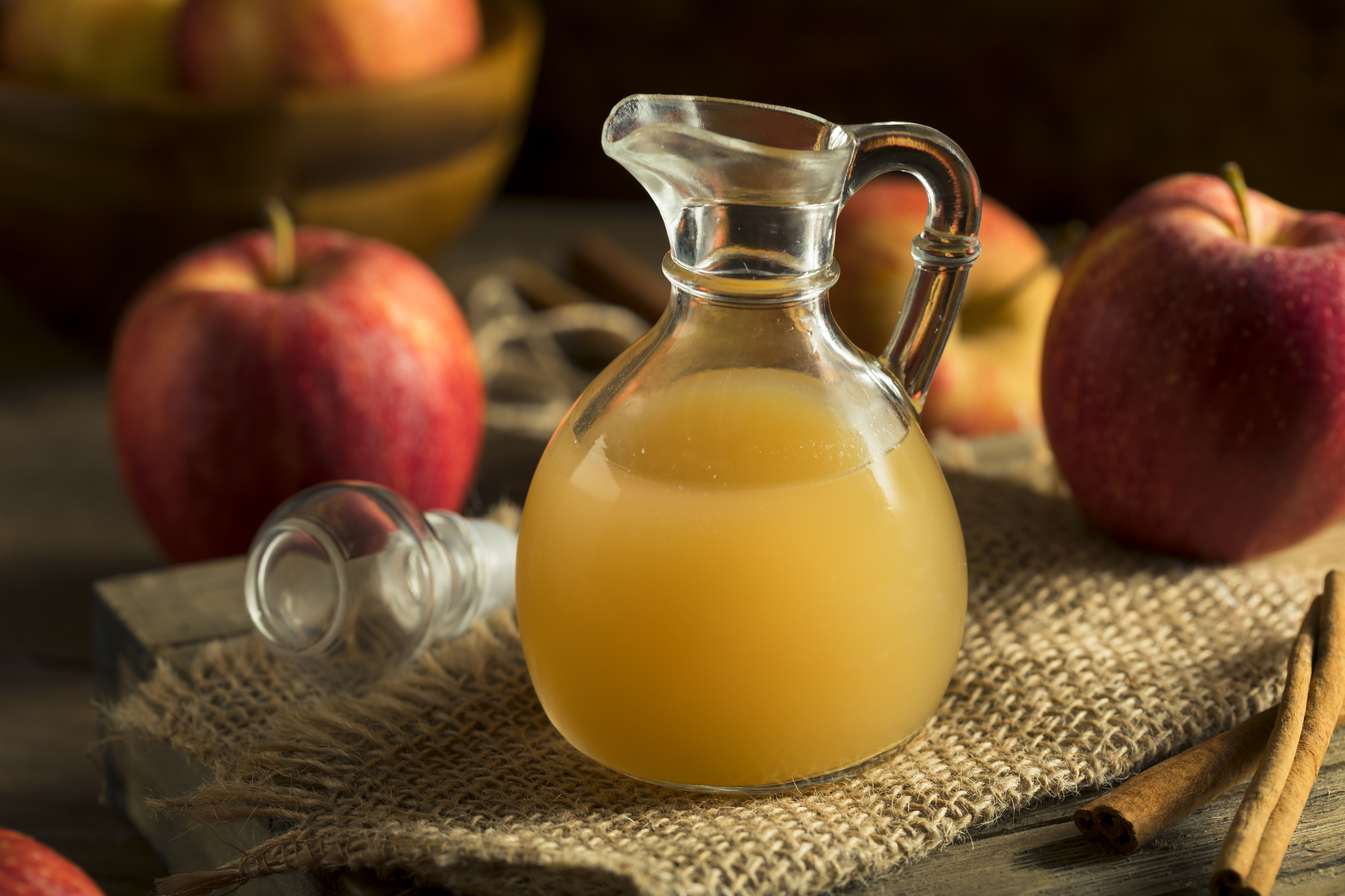 Apple cider vinegar slows the absorption of carbohydrates into the bloodstream and slows the breakdown of starches into sugars. Photo: Getty Images