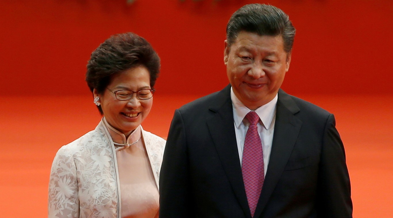 Hong Kong Chief Executive Carrie Lam (L) and Chinese President Xi Jinping. Photo: Reuters