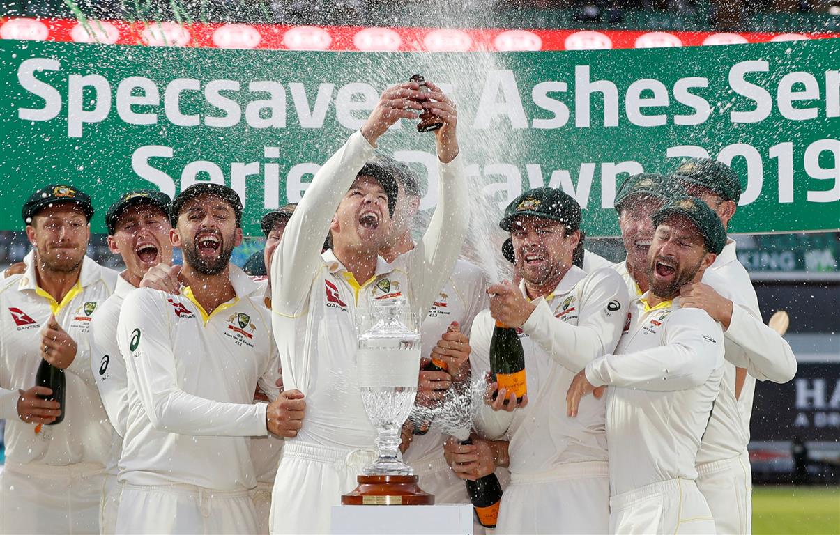 Captain Tim Paine holds up the Ashes urn as Australia celebrate following the final test. Photo:...