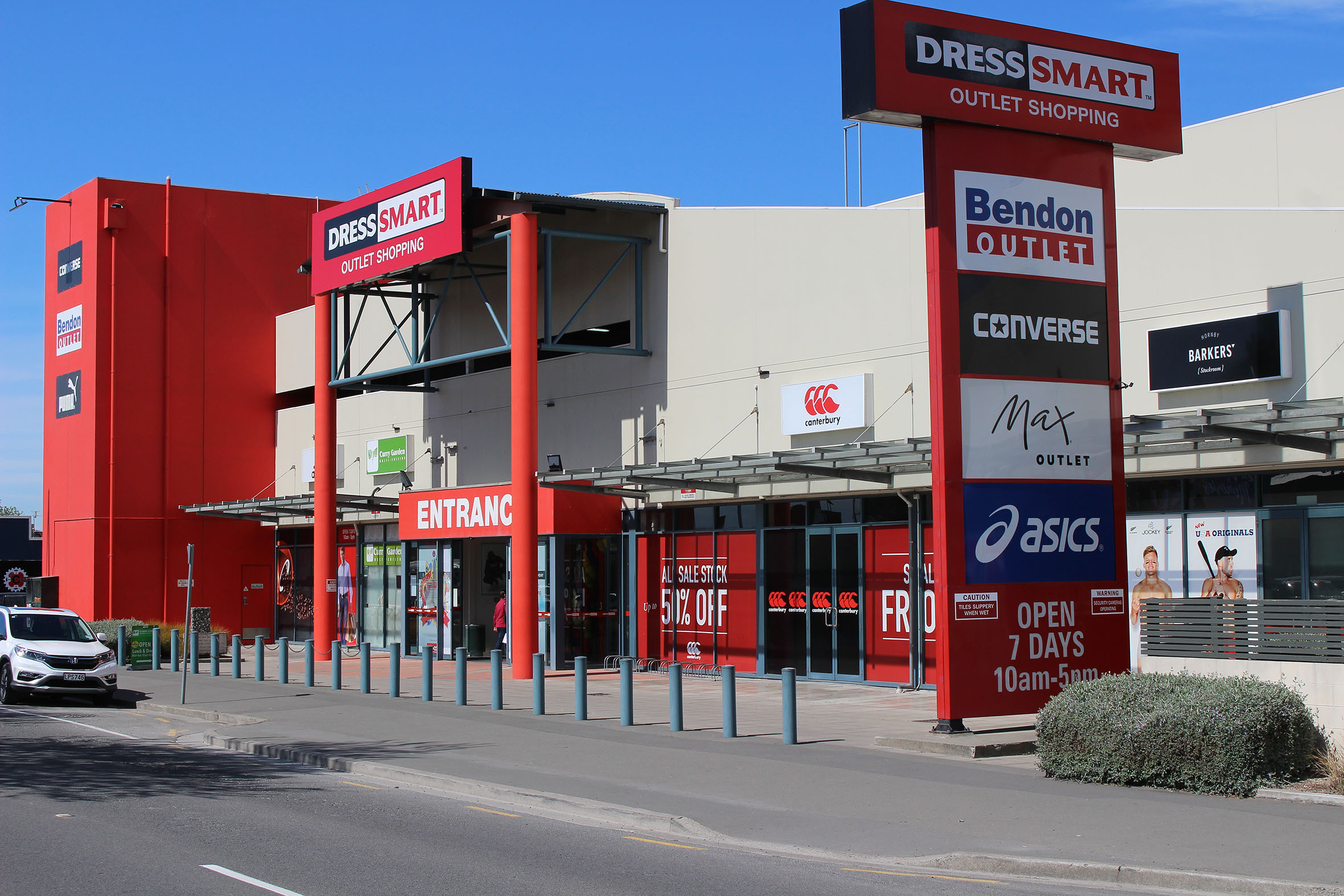 Dress Smart up for sale | Otago Daily 