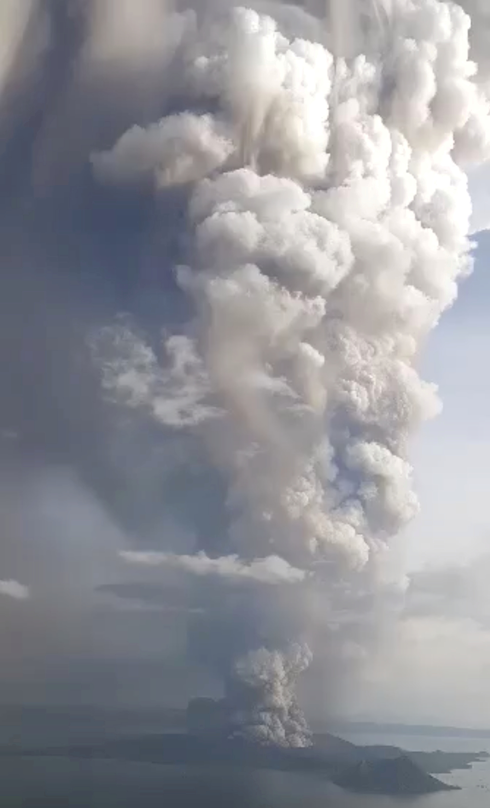 A view of the Taal volcano eruption seen from Tagaytay. Photo: Jon Patrick Laurence Yen via Reuters