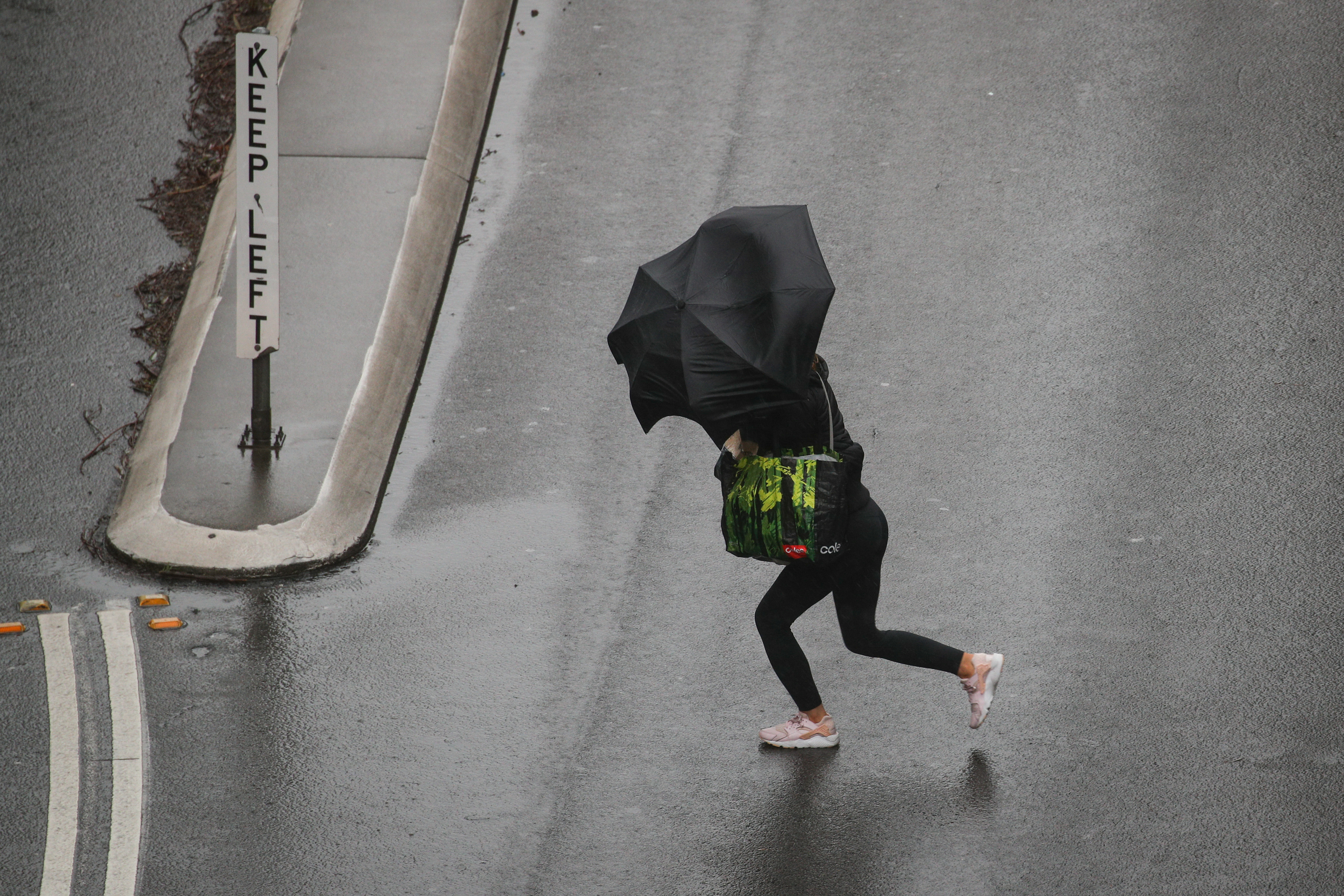 Nearly over. Дождь в Австралии. Ливень в Сиднее. Австралийский дождь упражнение. Сидни дождь.