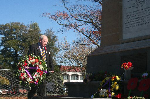 Ashburton RSA vice-president Allan Johnstone lays a wreath for Anzac Day 2020.