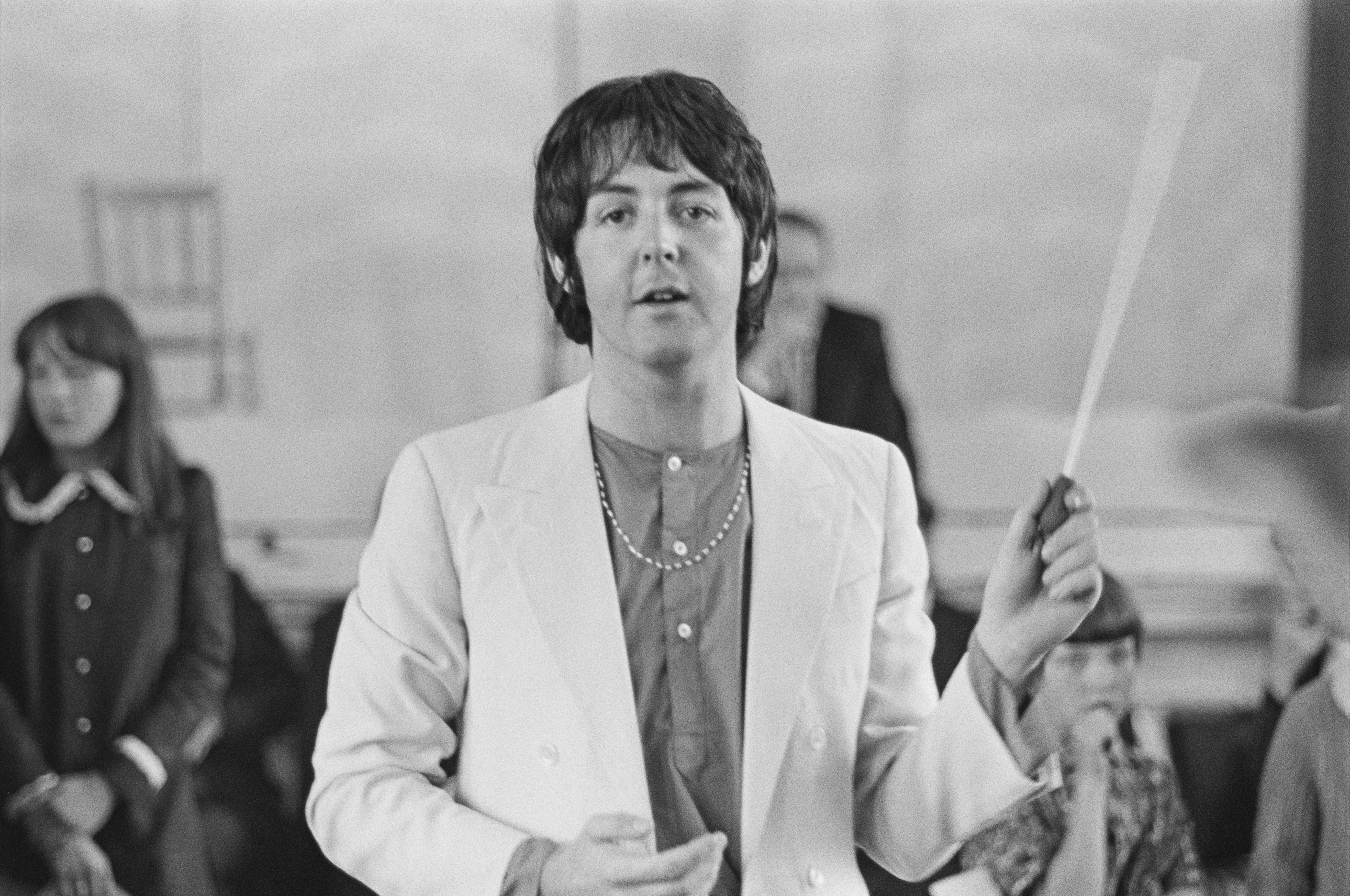 Paul beatles. Paul MCCARTNEY 1968. Битлз Маккартни. The Beatles пол Маккартни. Пол Маккартни 1963.