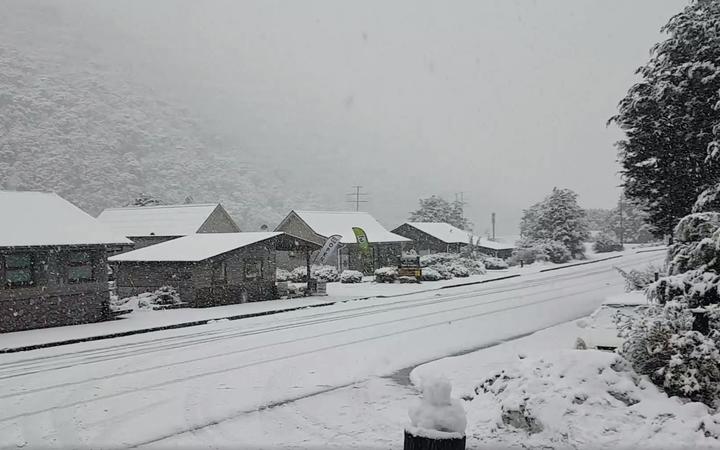 The NZ Transport Agency has reinstated the "chains essential" category for drivers using State...
