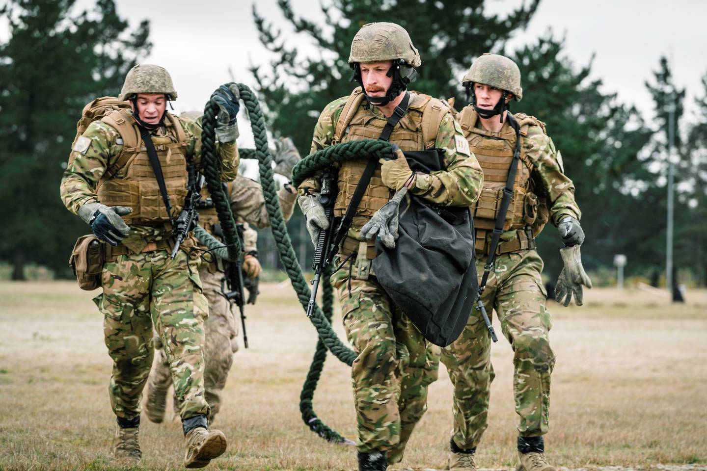 After starting on a static training tower, the troops end up descending from a helicopter 27m...