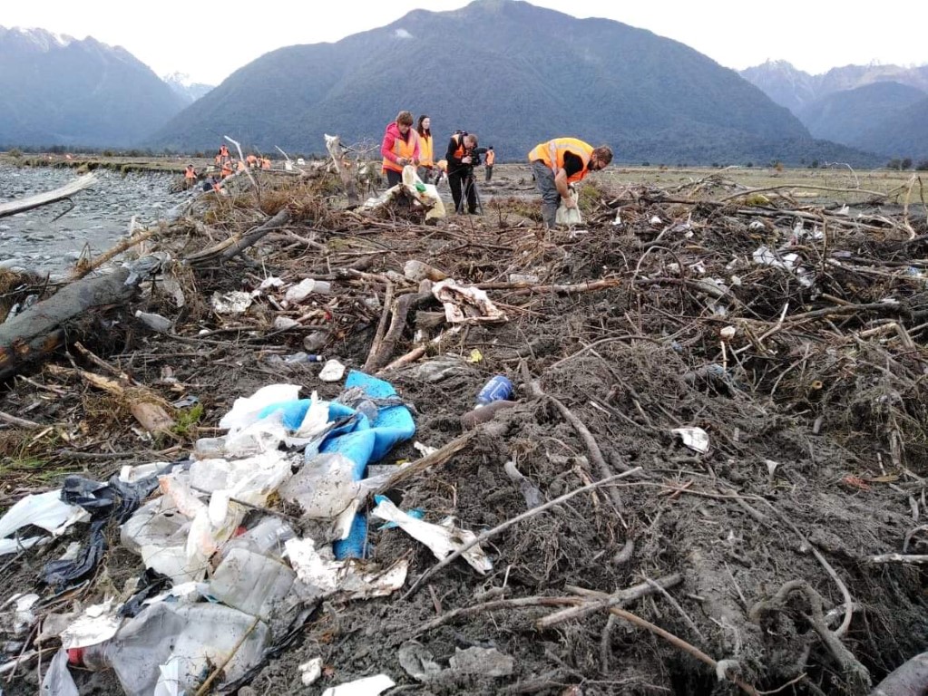 The Fox River clean-up in progress. Photo Kristine Logan