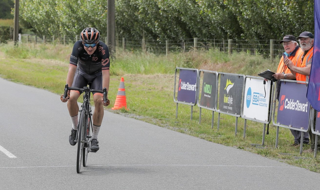 Wanaka cyclist Paul Wright (MitoQ-SBS NZ) won the Kiwi Style Bikes Tours Hell of the South elite...