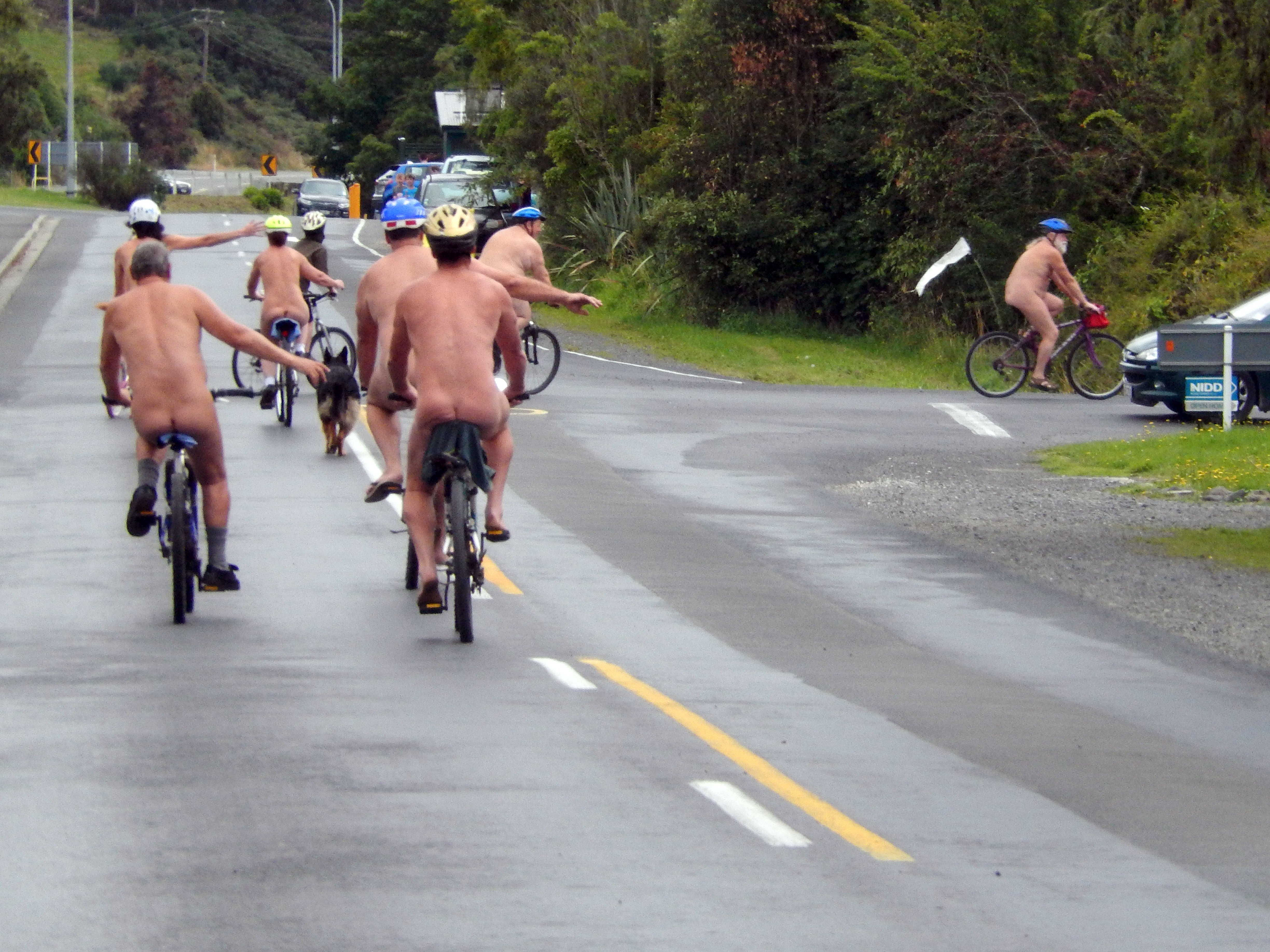 The gloves are off for two feuding naturist clubs in Dunedin. 