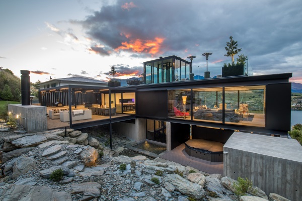 This house on Queenstown Hill has fetched a record price. PHOTO: SUPPLIED