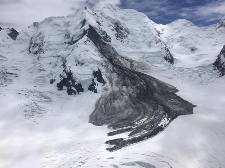 A kilometre long rockfall from Mt Silberhorn onto the Grand Plateau in the Aoraki National Park,...