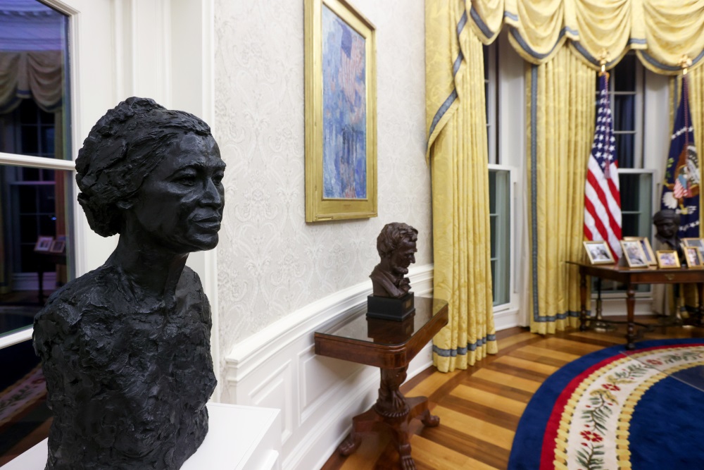 Busts of civil rights leader Rosa Parks and President Abraham Lincoln. Photo: Reuters