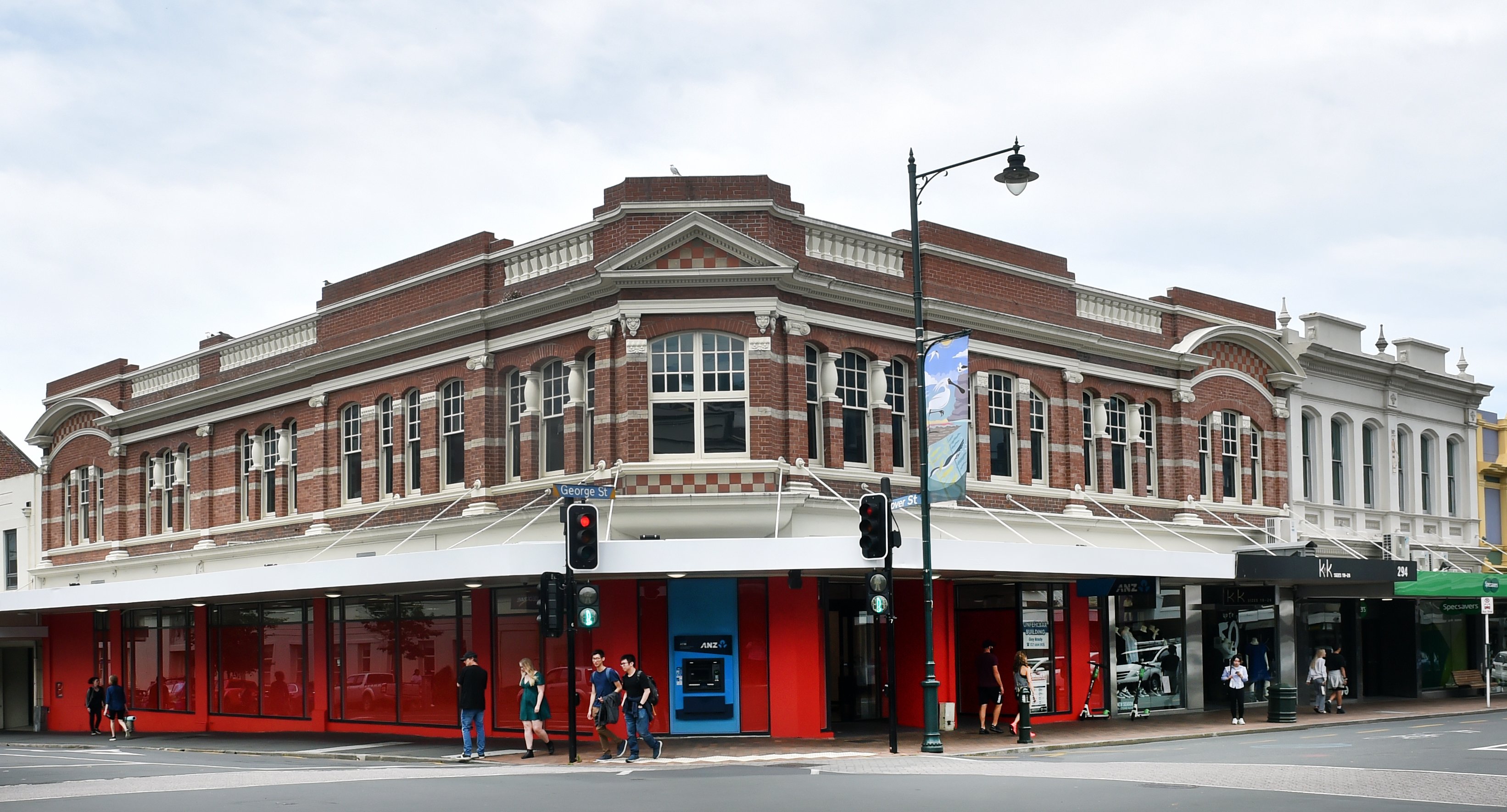  Bargain Chemist is moving into the former ANZ building on the corner of George and Hanover Sts...