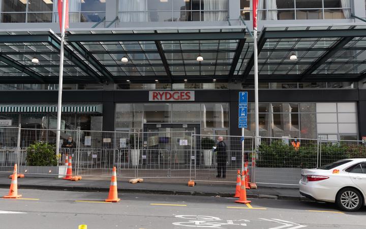 The Rydges Hotel is being used as a managed isolation facility in Auckland. Photo: RNZ / Dan Cook
