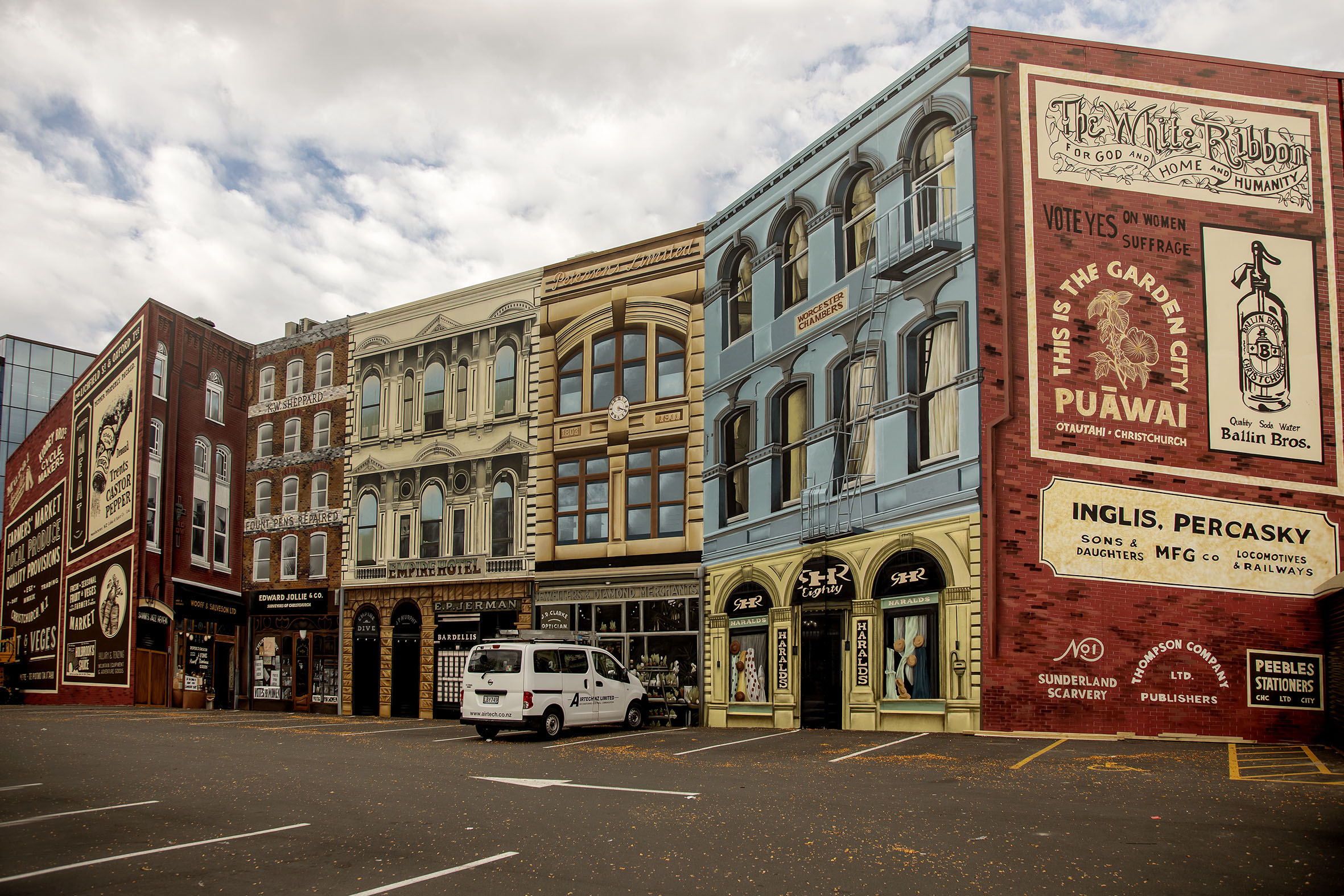 The Riverside mural. Photo: Geoff Sloan