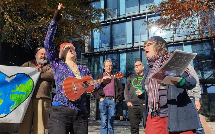 Protesters sing outside the Canterbury Regional Council office. Photos: RNZ 