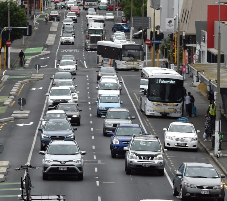 One-way traffic in Cumberland St on State Highway 1. Photo: Peter McIntosh 