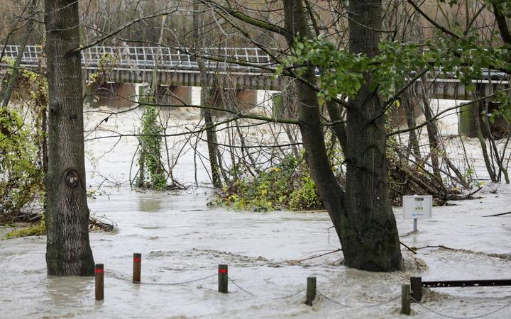 A flooded Ashburton River on Monday. Photo: RNZ 