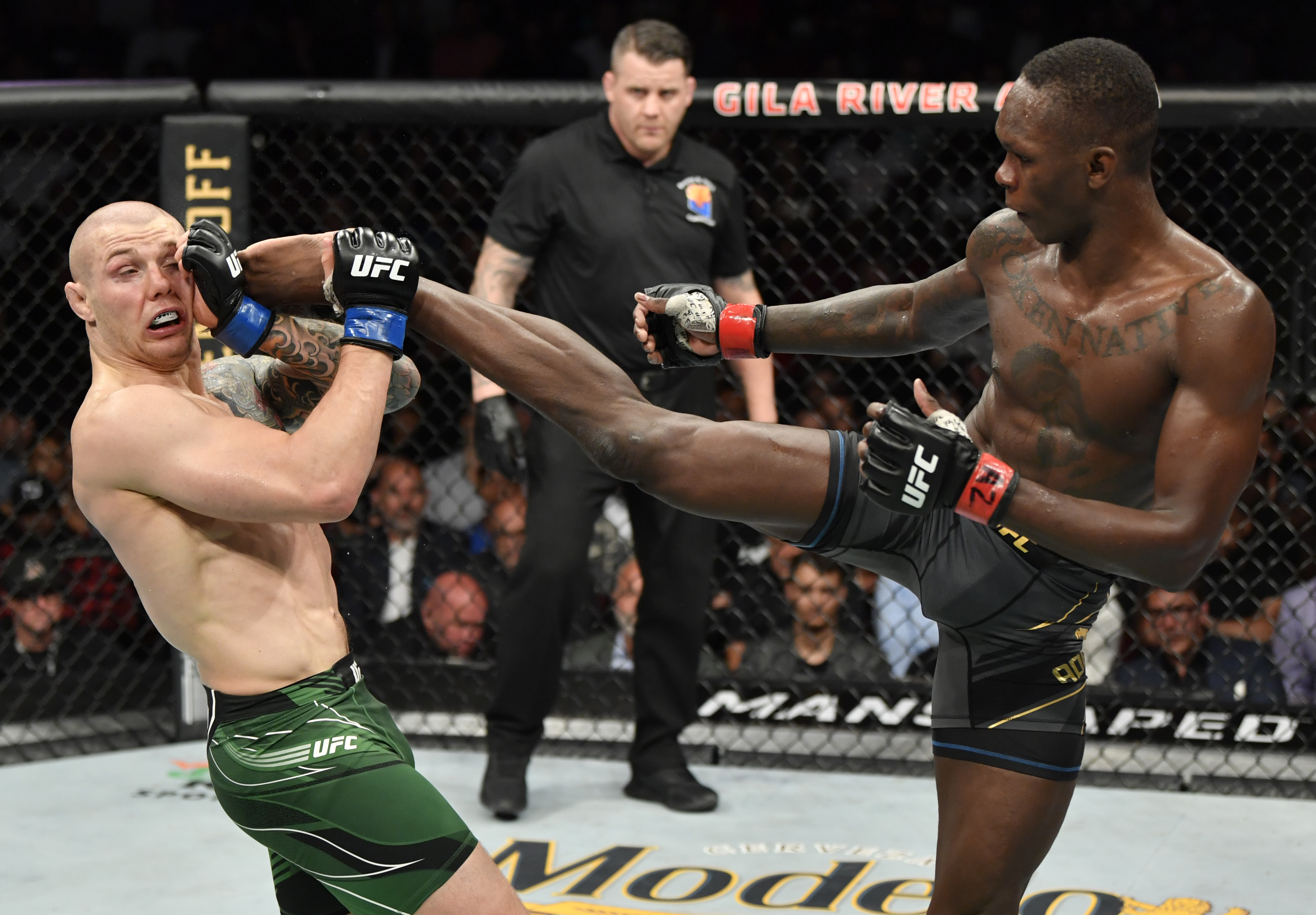 Adesanya Dominant In Ufc Title Defence Otago Daily Times Online News
