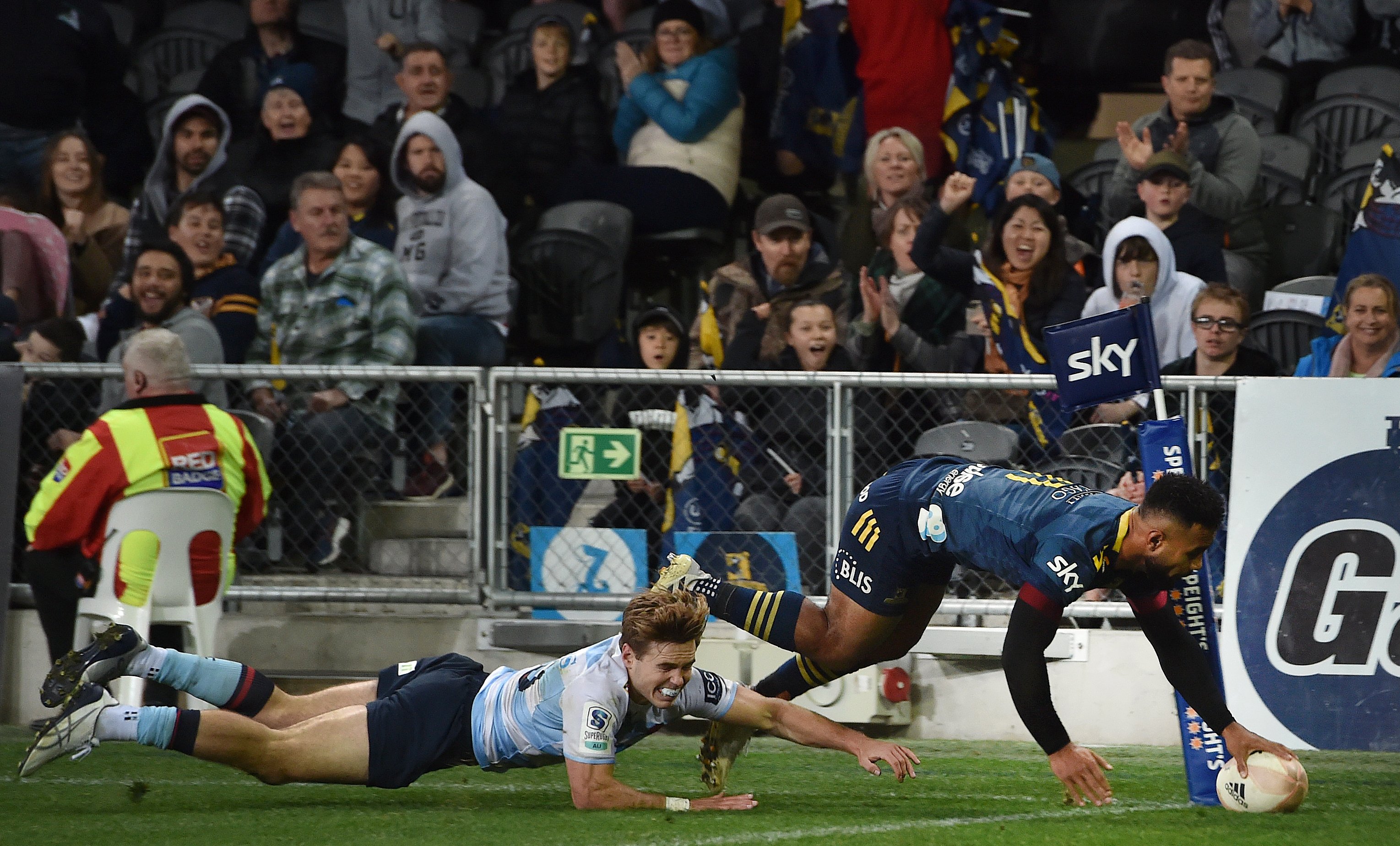 Highlanders winger Jona Nareki scores in the corner ahead of Waratahs first five-eighth Will...