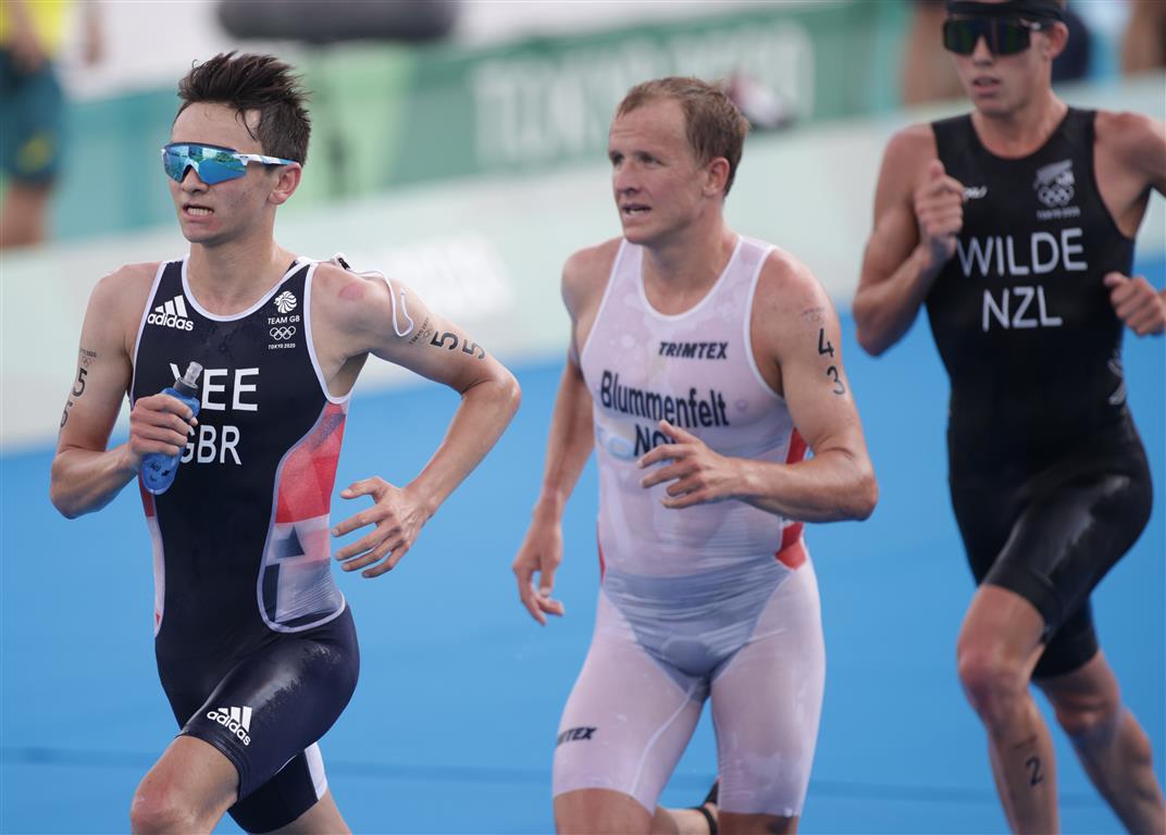 New Zealand's Hayden Wilde (R) in action during the race. Photo: Reuters 