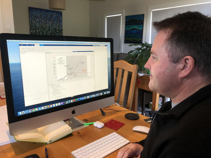 Shaun Hendy said there could be about 100 Covid-19 cases in the community. Photo: Shaun Hendy