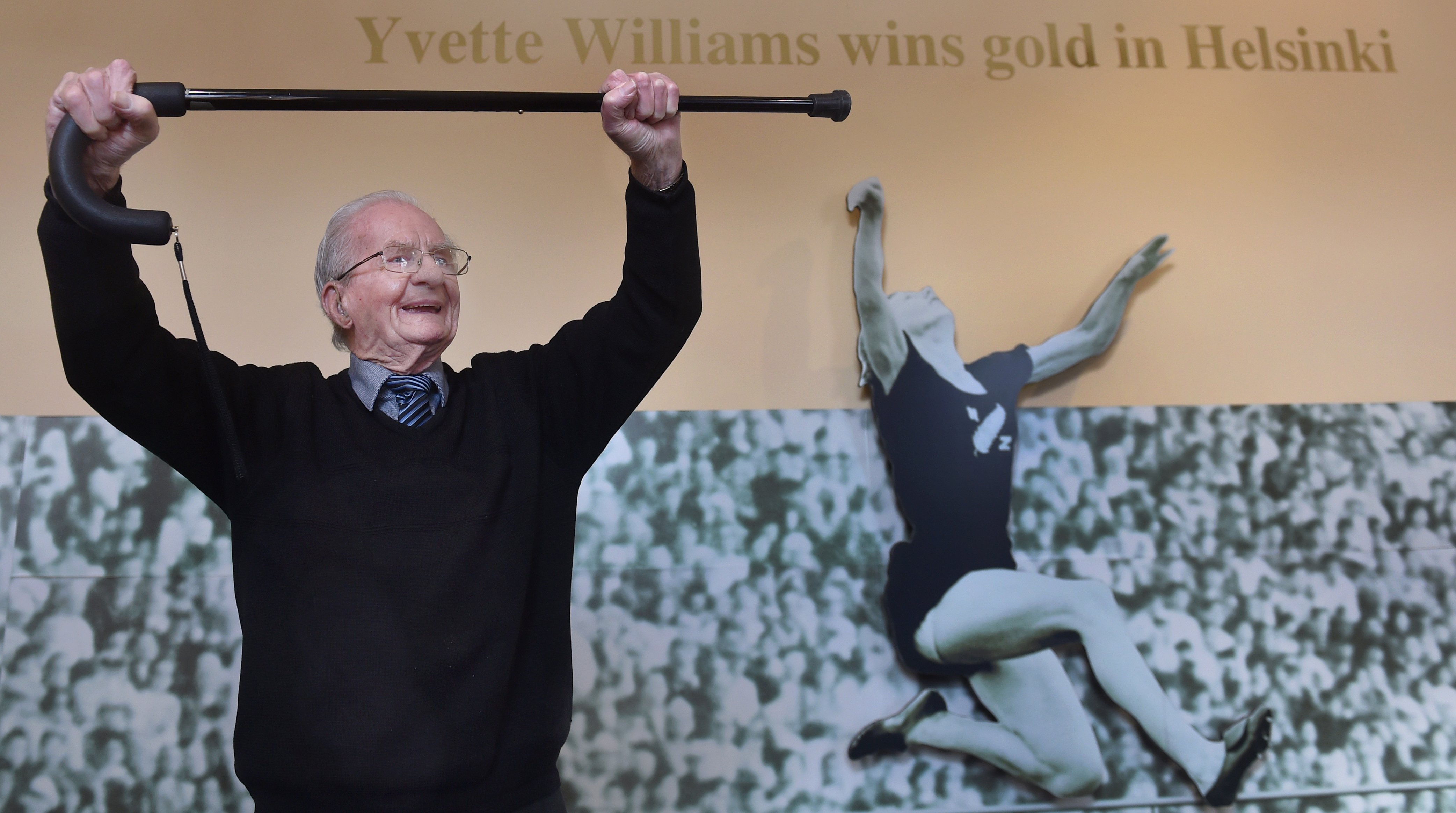 Ron Waugh reminisces about his trip to Helsinki where he saw Yvette Williams win long jump gold...