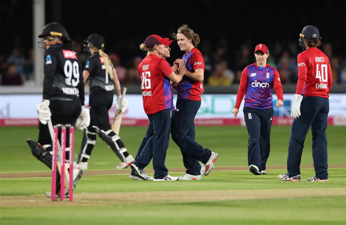 England players celebrate the wicket of New Zealand's Hannah Rowe. Photo Action Images via Reuters