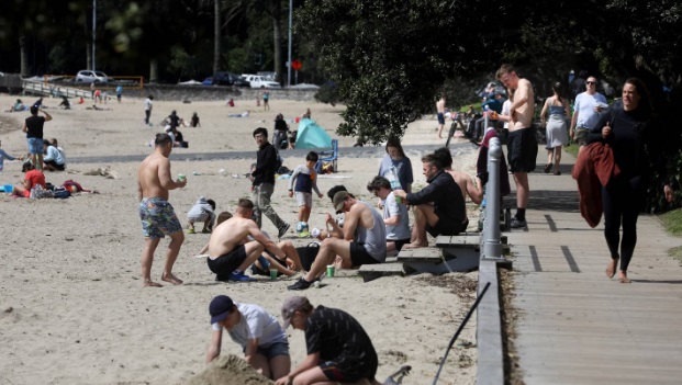 Aucklanders at the beach on the first Saturday of level 3. Photo: NZ Herald