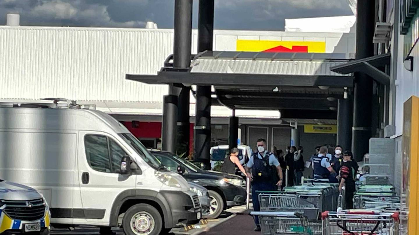 Armed police have swarmed on the mall. Photo: NZ Herald