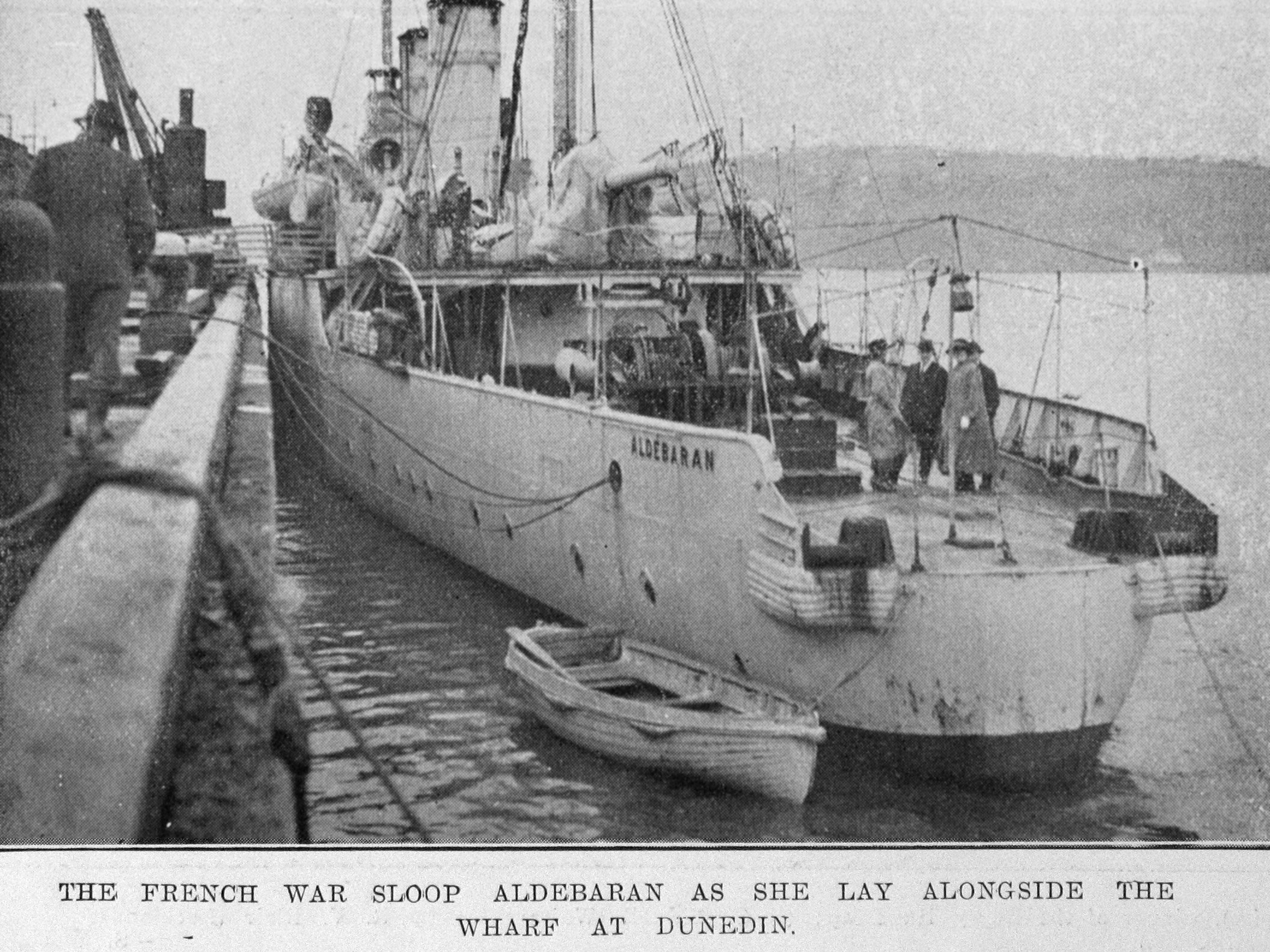 French naval sloop Aldebaran alongside Dunedin wharf. — Otago Witness, 1.11.1921