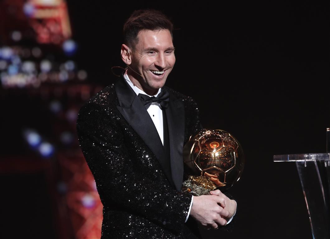Lionel Messi with the Ballon d'Or award. Photo: Reuters