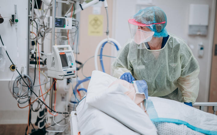 Health workers take part in ICU training for Covid-19 at Hutt Hospital. Photo: RNZ 