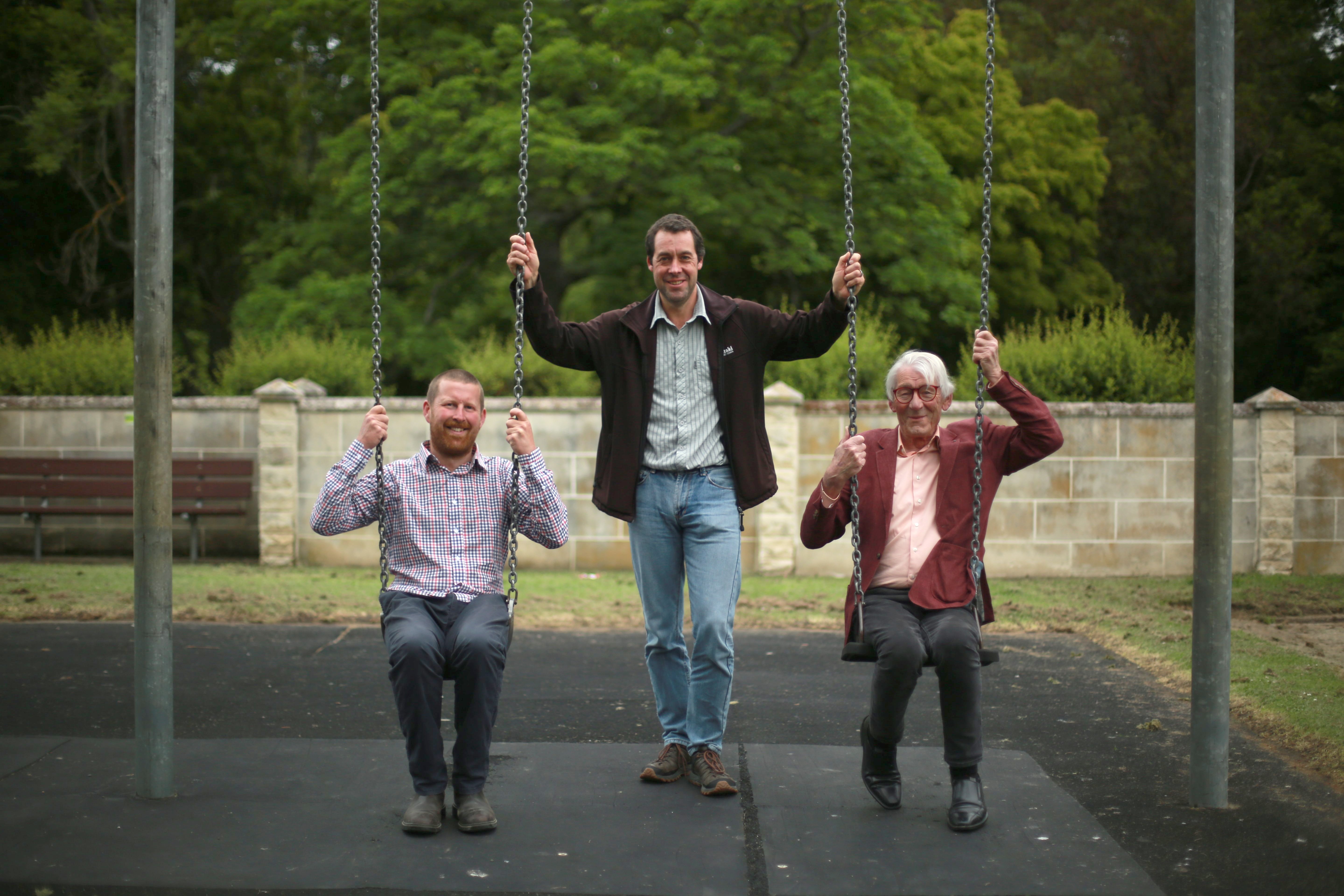  Discussing Oamaru Rotary Club’s contribution to the upgrade of the children’s playground at the...