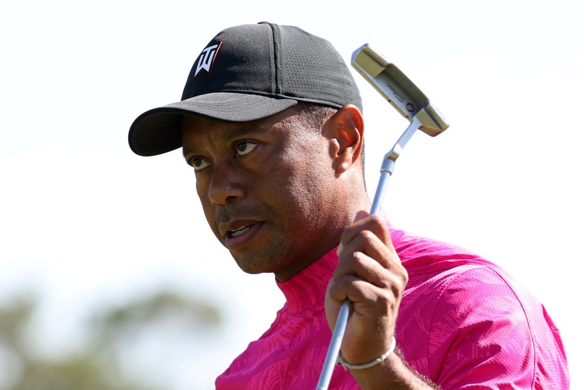 Tiger Woods acknowledges the crowd after finishing his first round. Photo: Reuters