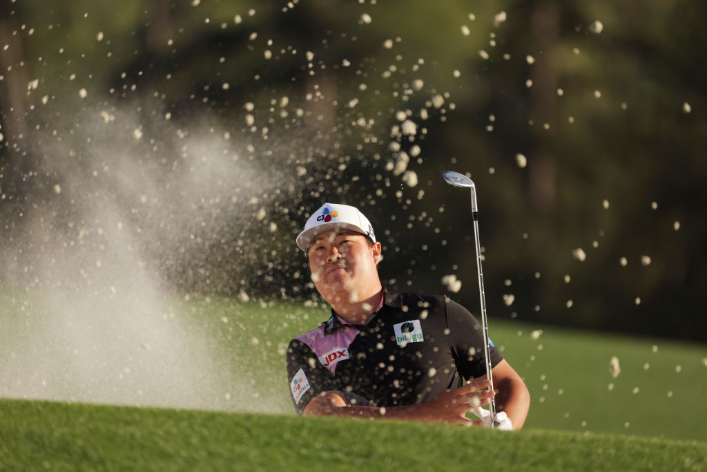 Im Sung-jae plays a shot from the bunker on the 18th hole. Photo: Getty Images Im Sung-jae plays a shot from the bunker on the 18th hole. Photo: Getty Images