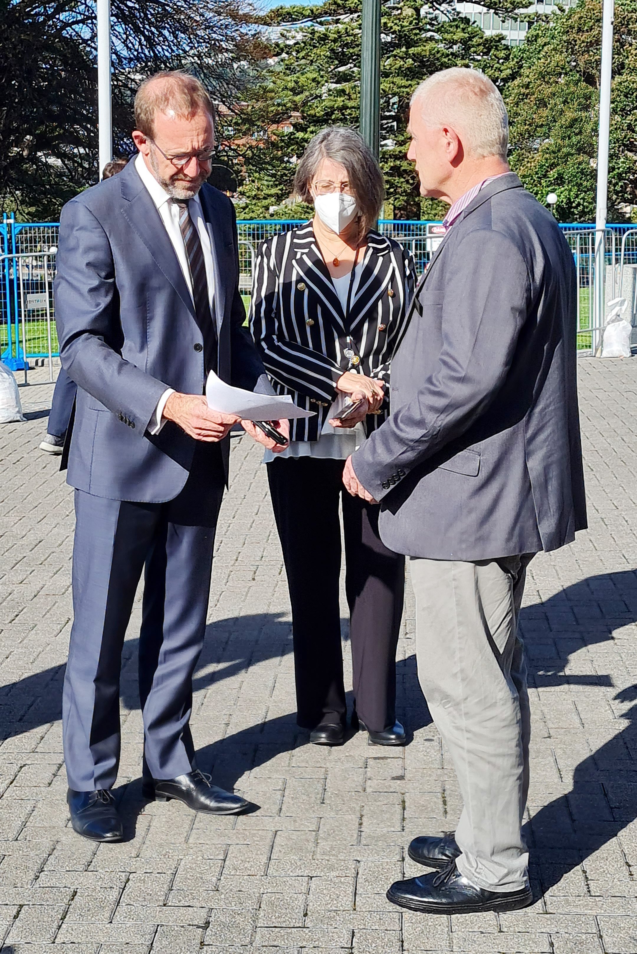 New Zealand Institute of Medical Laboratory Science president Terry Taylor (right) meets Health...