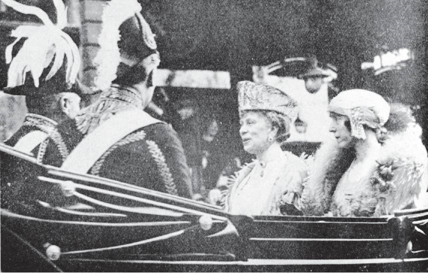Queen Mary (centre) and Elizabeth of Bavaria, queen consort of Belgium drive to the Royal Palace,...