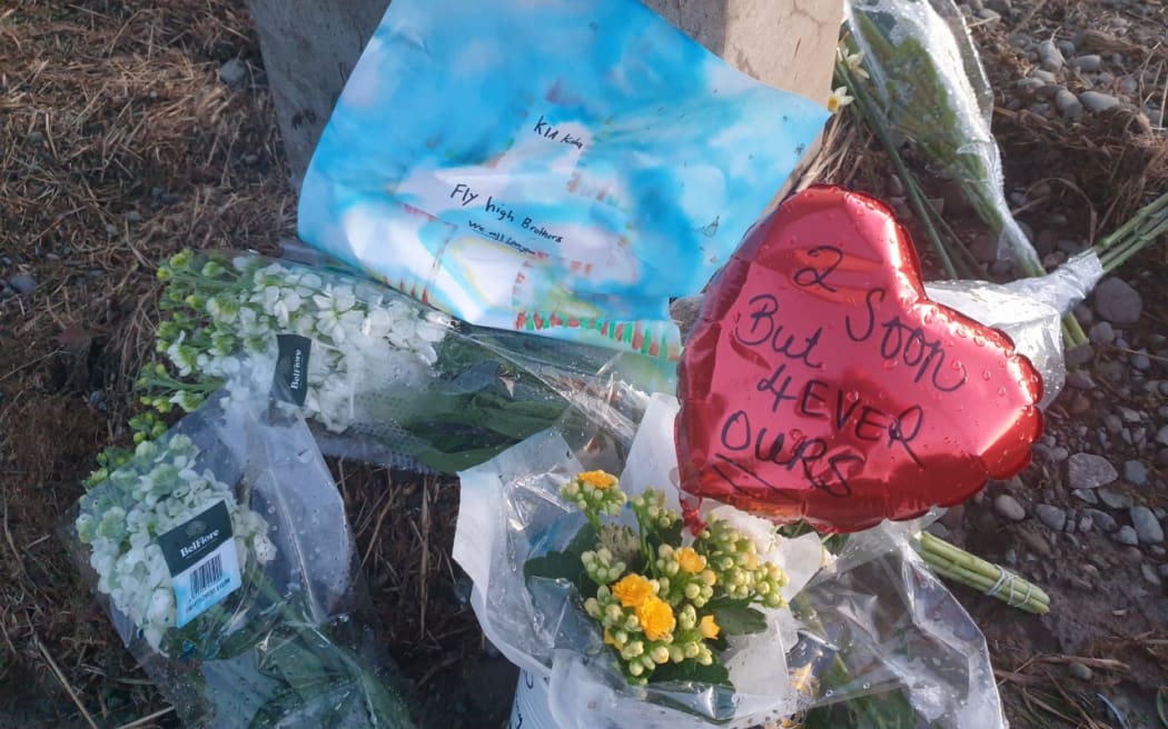 Flowers left at the scene of the crash near Timaru last August. Photo: RNZ 