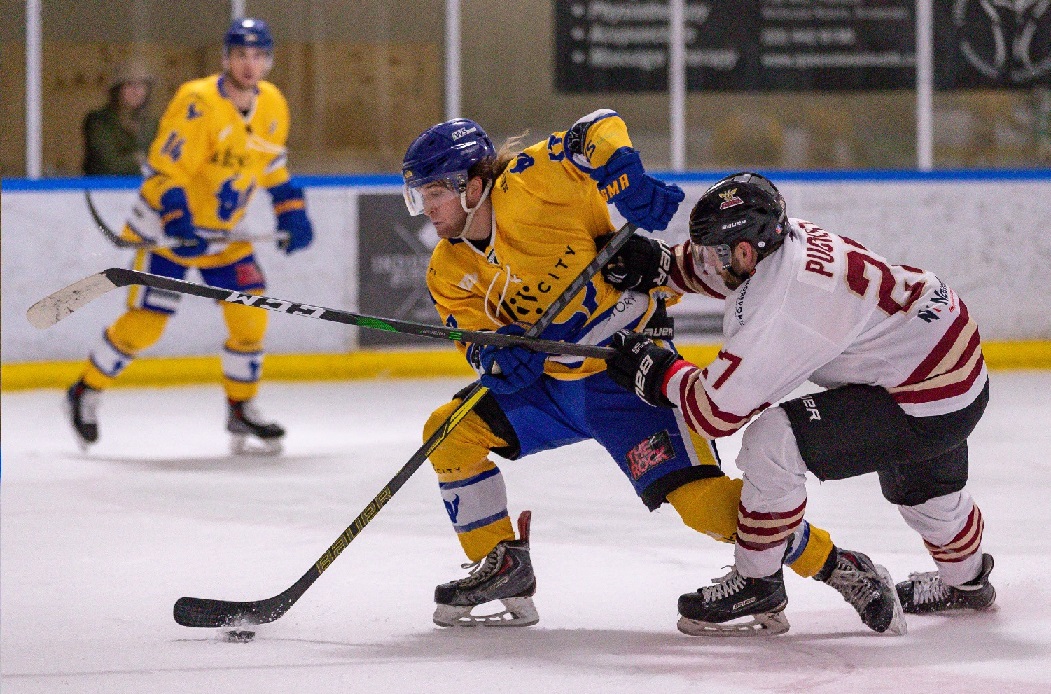 Stampede player Harrison Macharg skates around the Botany Swarm’s Gavin Pucket during the teams’...