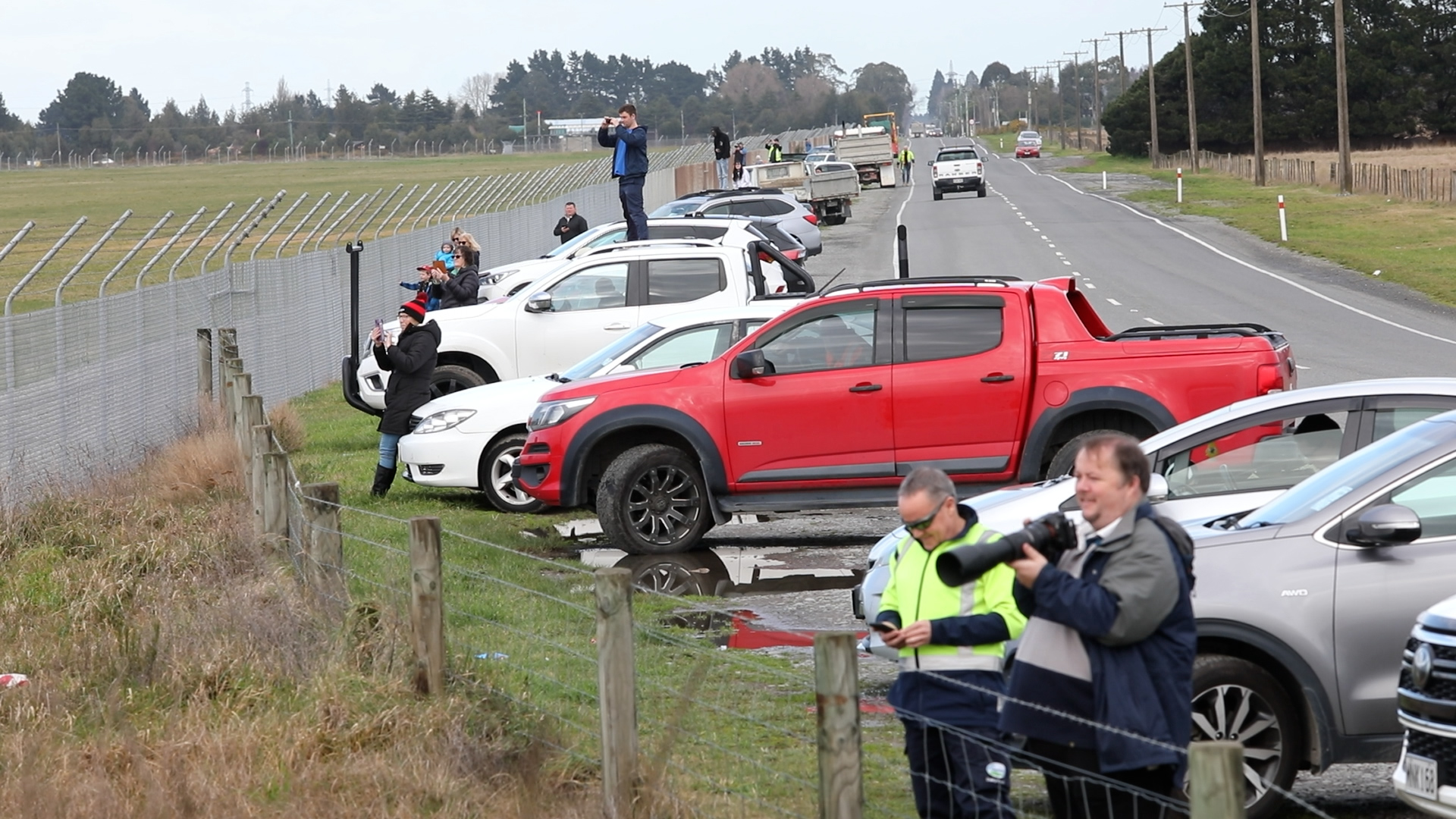 Plane spotters watch SOFIA during the test flight on Monday. Photo: Geoff Sloan