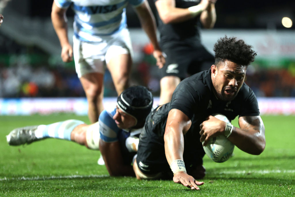 The hard-working Ardie Savea crashes over the line. Photo: Getty Images 