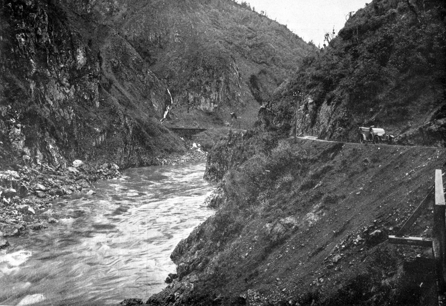 The Manawatu Gorge, near Palmerston North. — Otago Witness, 10.10.1922