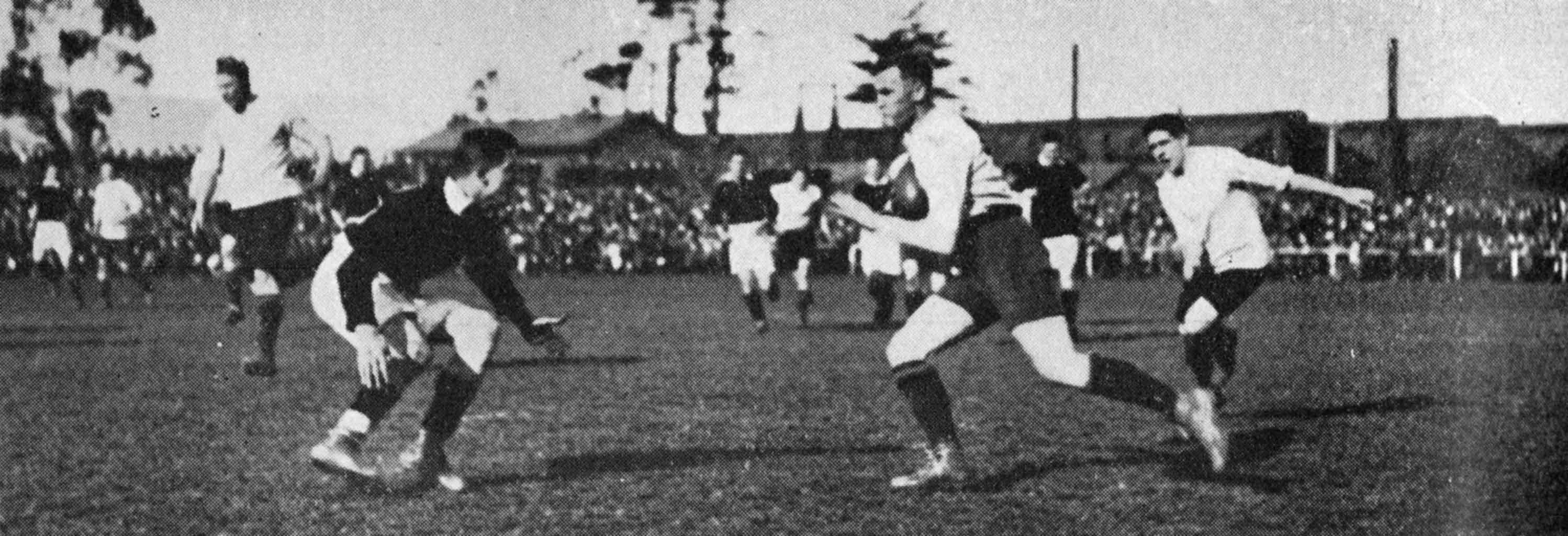Stewart (centre) off for a try for Otago in the interprovincial rugby match against Wellington. —...