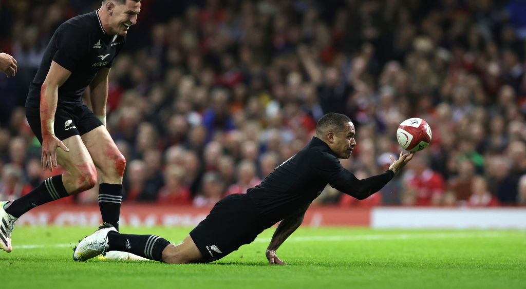 Aaron Smith celebrates after scoring one of his two tries in the match. Photo: Getty Images