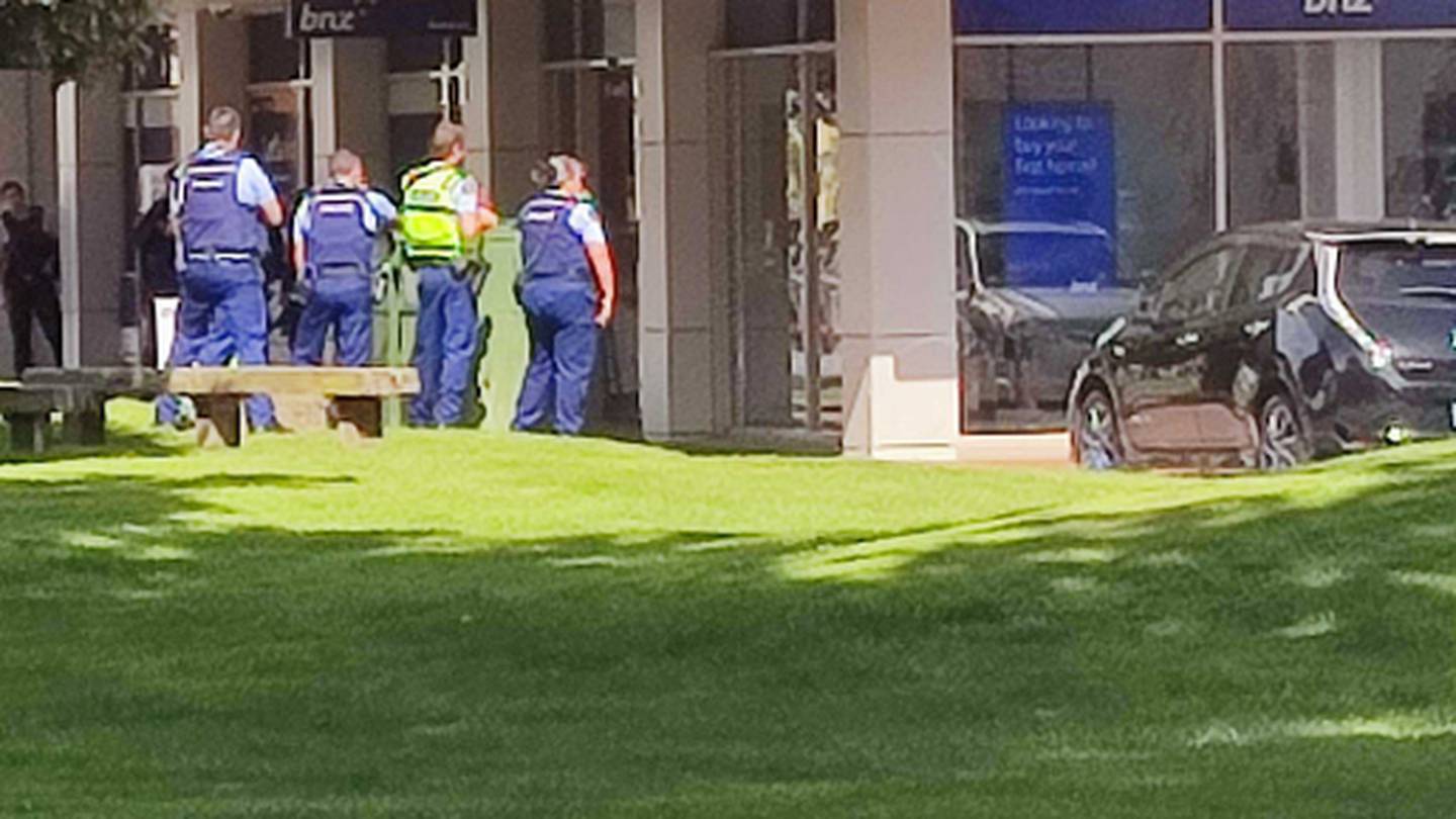 Police at the scene at Rotorua Central Mall. Photo via NZ Herald