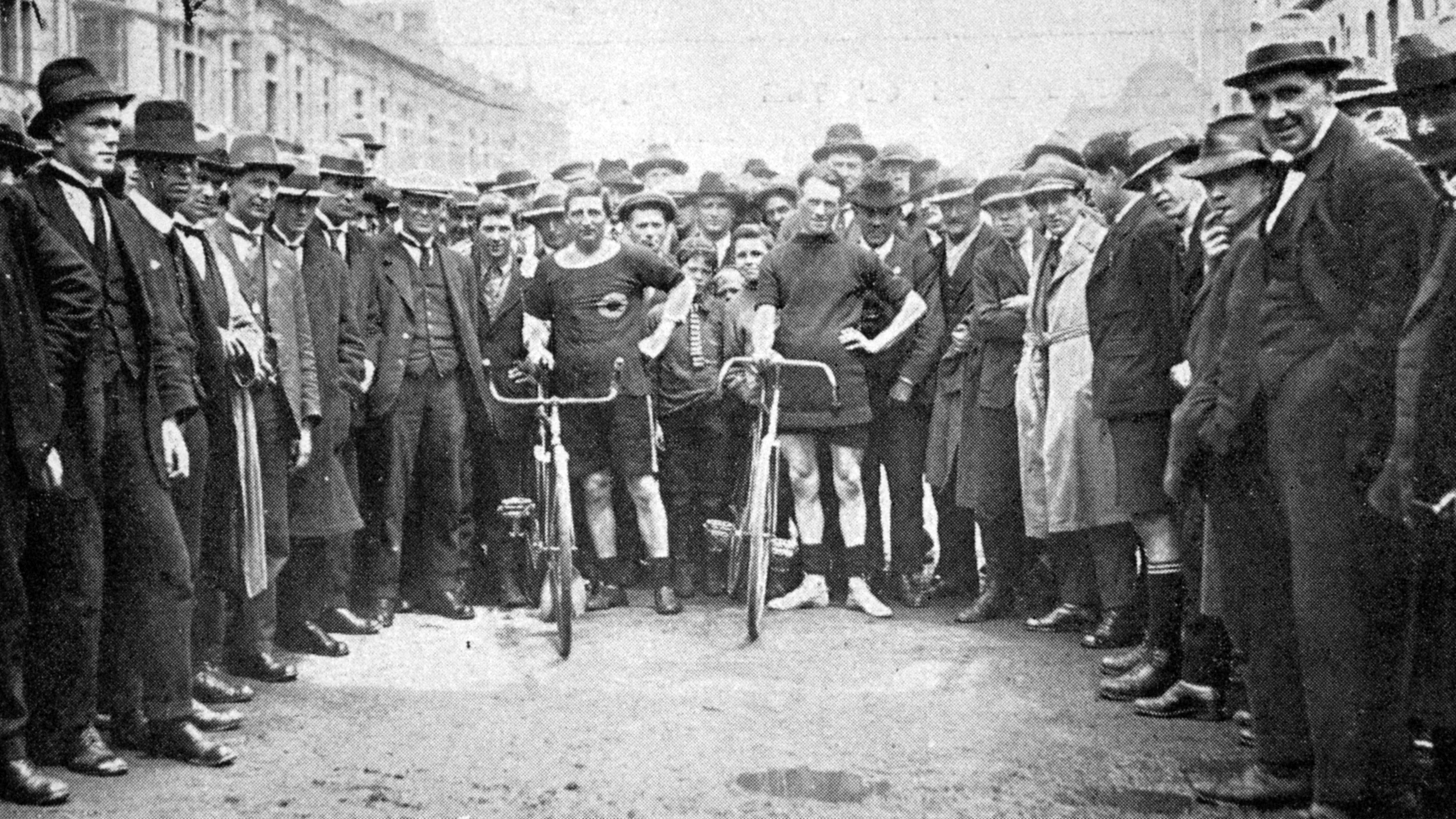 Cyclists John Walker (left) and W.H. Mathews prepare to race from Dunedin to Waihola and back. —...